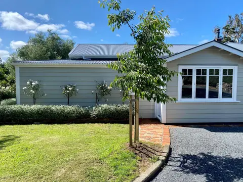 Riverview Homestead Luxury Pool and Spa Retreat