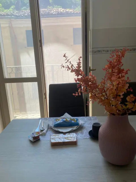 "Coccole nel borgo" 2min to outlet apartment with terrace