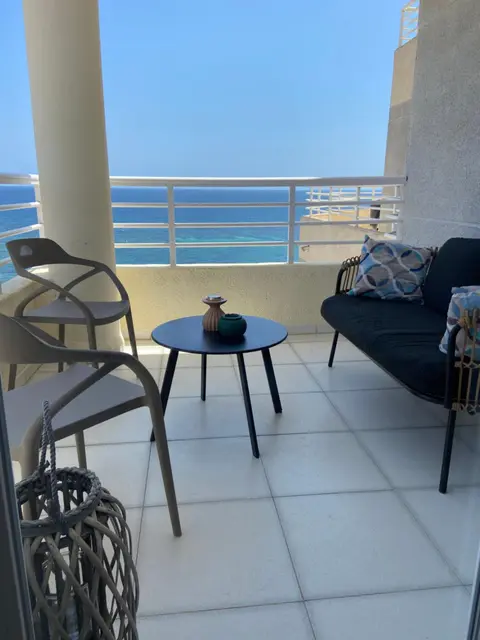 Relaxing modern beachfront apartment - amazing sea view
