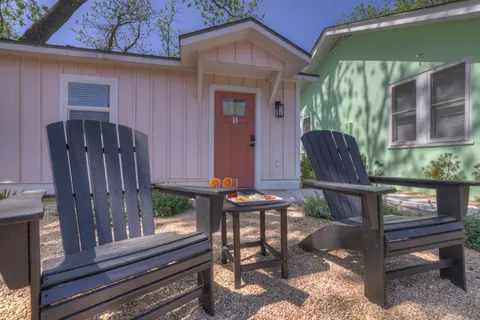 The Grove B Stylish Cottage - Walk to Main