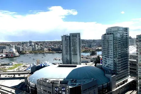 Downtown 3br/2ba+Views+Skytrain+Free Parking