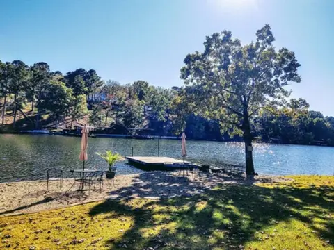 #10-Amazing Three Bedroom Lake House-Pet Friendly