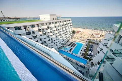 Beach Side Heaven Apartment in Infinity Beach Resort - parking