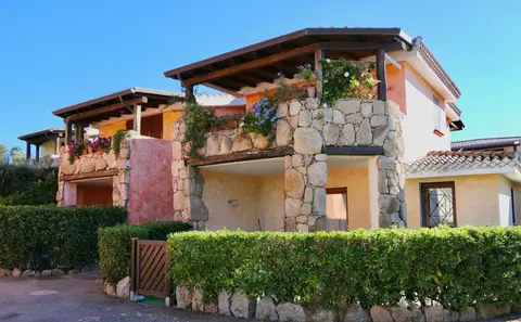 ISA-apartments with air conditioning and outdoor private space in residence with swimming-pool in Palau, only 150 meters from the sea