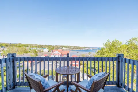 Top Floor Condo w/ Ocean Views [Admirals Quarters]