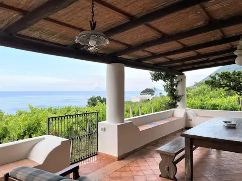 Casa Mary - Monolocale panoramico in centro a Malfa