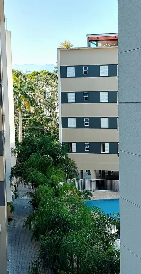 Apartamento com piscina aquecida e churrasqueira