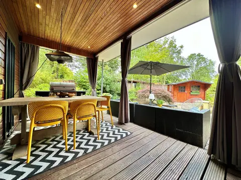 Gezellig chalet met 2 slaapkamers aan bosrand