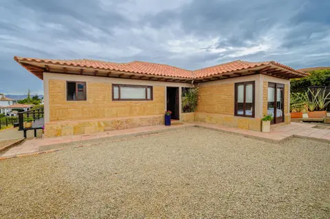 Casa Bugambilia