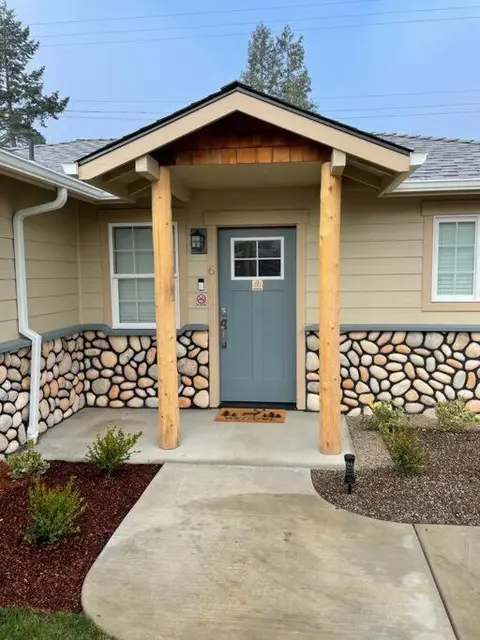 Riverside Cabin 6
