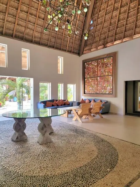 Beachfront Family 3Bdrm Condo with Pool + Balcony