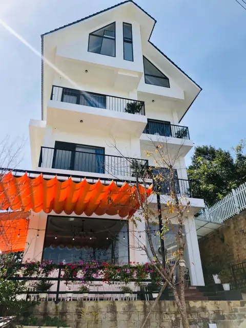 Nắng's Villa & Coffee