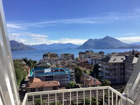 Attico vista lago e montagna