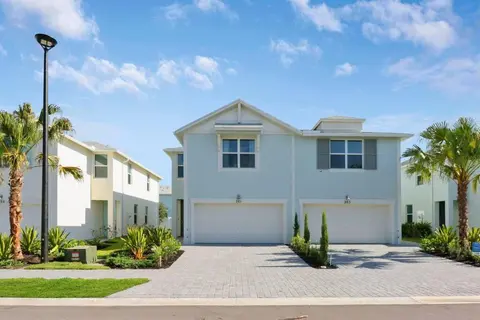 Luxury Retreat: Soulful Design. Pet Friendly 3/2.5 Townhome