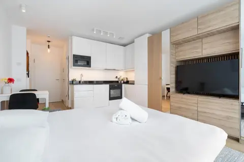 Chic Studio Perfect for City Explorers ID201