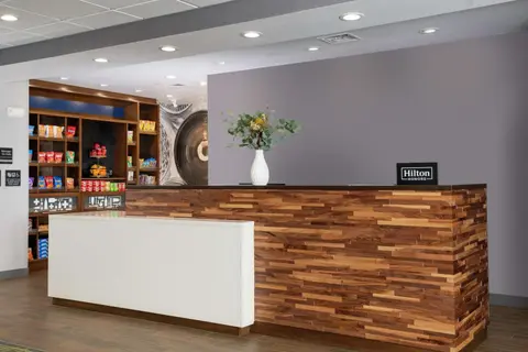 Hampton Inn & Suites Pittsburgh New Stanton PA