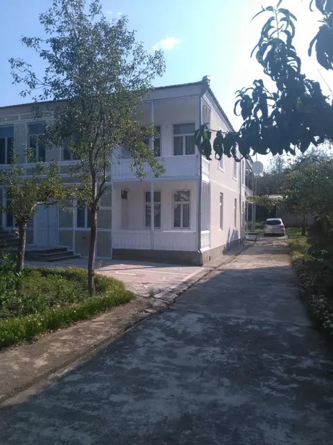 individual low-budget guest-house