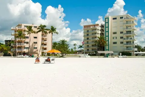 Jamaica Royale #40 - 3 Heated Pools on the Beach!