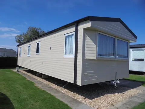 Kingfisher : Seasons:- 8 Berth, Central Heated, Close to site shop