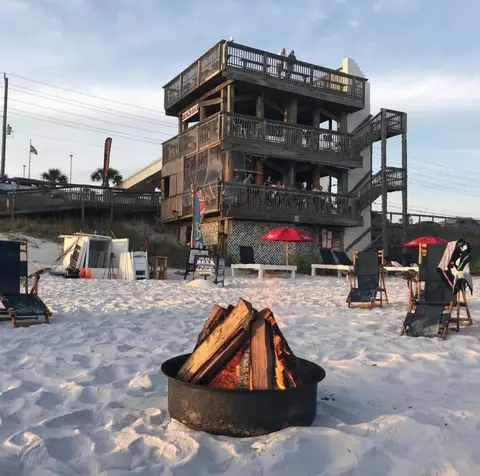 "The Sunset Shack" Best location with Ocean View, short walk to beach, perfect spot for a getaway!