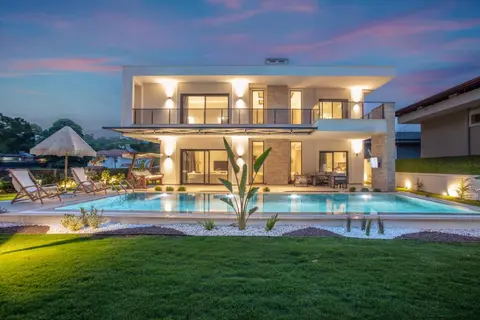 Forest Haven Villa With Pool