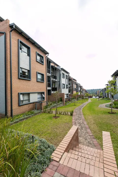 Modern 2 bed apartment, Secure estate