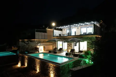 Goldeneye luxury Villas