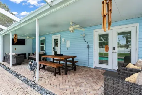 Shawnee Shack! POOL - 4 Bedroom 1 MILE from BEACH! Heated Pool!