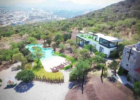 Juriquilla Home, 5 Bedrooms, 3 Community Pool