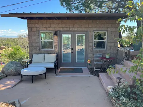 Eagles Nest Casita Luxury king memory foam bed feather pillows & duvet Amazing views, private balcony, Great location & Dog friendly