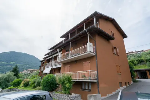 HOST4U - SOLE e LAGO Apartment with Beautiful View on Iseo Lake