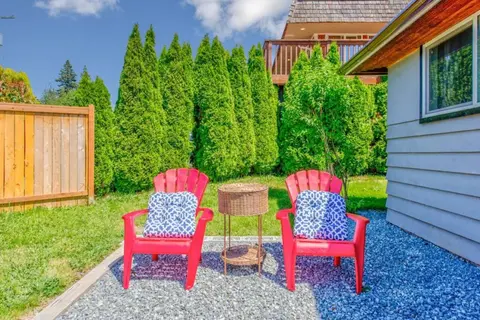 Lakeview Home in Renton, Walk to Beach, AC, Fenced