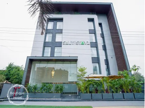 Saltstayz Select - Golf Course Road & Sector 57
