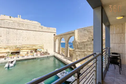Beautiful, spacious 3BR home with beautiful views by 360 Estates