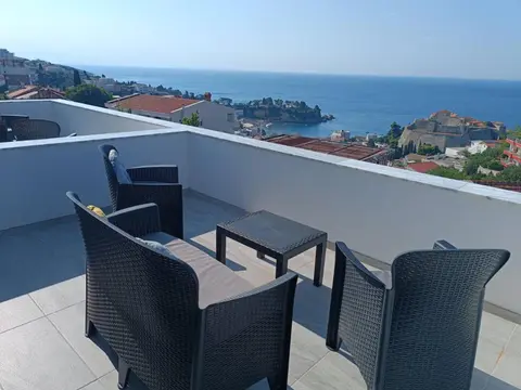 El Mar Apartments