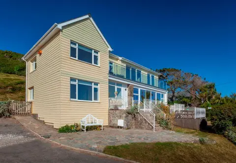 Superb Panoramic Sea Views Sleeps 10 Pet Friendly
