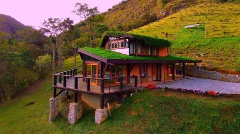 Eco Lodge de Construção Natural com Vista Panorâmica