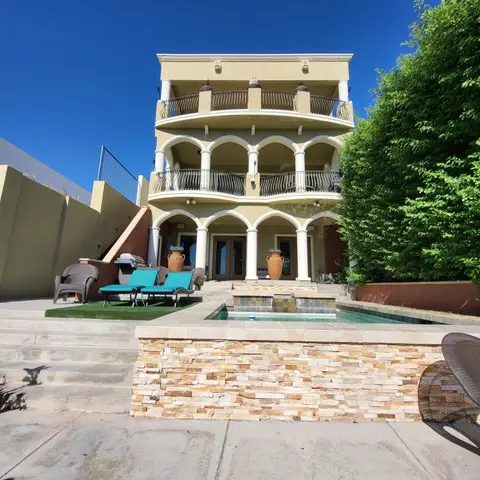 Family-friendly Riverfront mansion pool and spa in a calm cove of the Colorado River