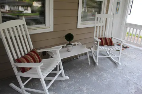 Shared guest house with private rooms