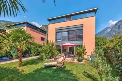Casa Oliver, tra la Calanca e i castelli di Bellinzona