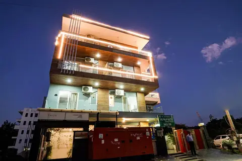 Hotel Niketan Medanta Studio