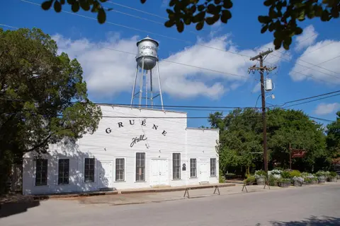 OM A9 Gruene Mill Inn at Old Mills Resort