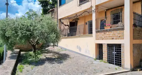 La Porticella - with inner etruscan museum