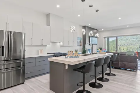 Above It All - Upper Suite, Close to Ski Resort