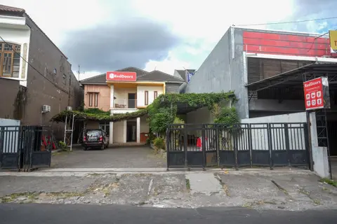 RedDoorz Syariah near Pakuwon Mall Jogja
