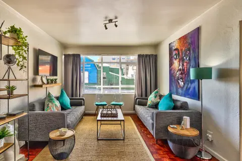Trendy 1 bedroom flat in the heart of Green Point