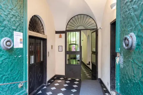 JOIVY Flat in Perfect Centre