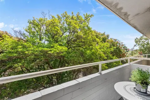 22 Superb Subiaco Apt for Couplesparkng
