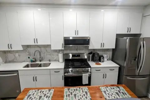 Cozy basement for a lovely stay & perfect for WFH
