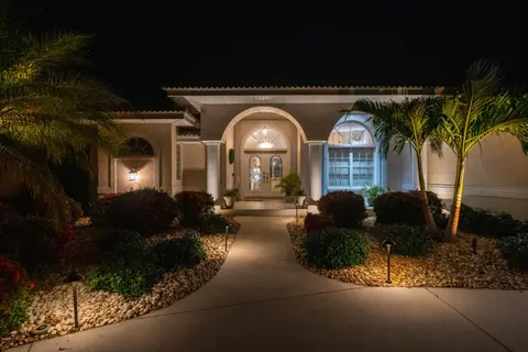 Luxury long waterview wpool-kayaks-clubs-bikes!